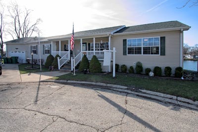 /international/us/250-little-peninsula-road-elgin-il-110098487894/