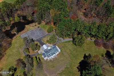 /international/us/2255-ballston-avenue-saratoga-springs-ny-110107730917/
