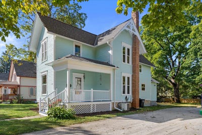 /international/us/326-s-silver-lake-st-oconomowoc-wi-110120420021/