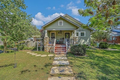 /international/us/741-south-madison-street-la-grange-tx-110110422925/
