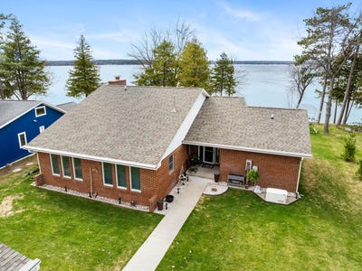 /international/us/516-w-shoreview-lane-indian-river-mi-110107656729/