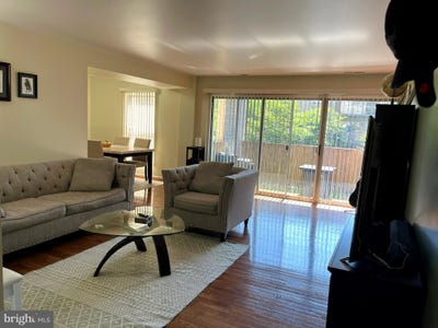 /international/us/37-canterbury-square-alexandria-va-110108467376/