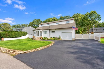 /international/us/1219-coates-avenue-holbrook-ny-110120135415/