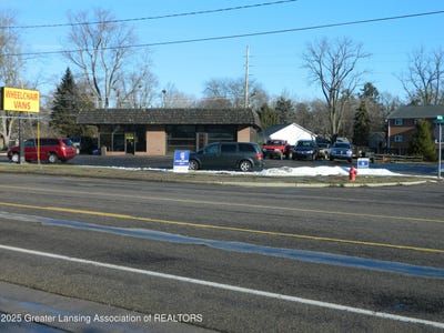/international/us/1916-cedar-street-holt-mi-110100691145/