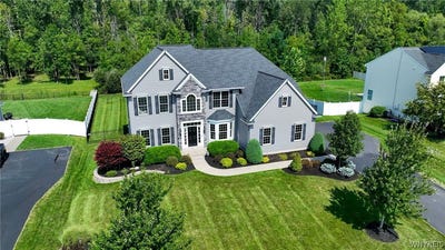 /international/us/51-golden-crescent-way-orchard-park-ny-110110077578/