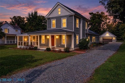 /international/us/3755-weems-road-weems-va-110120088379/