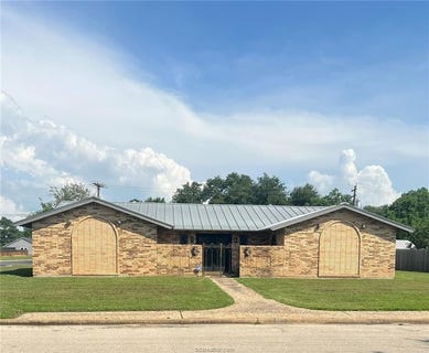 /international/us/901-calvert-street-hearne-tx-110108955526/