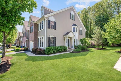 /international/us/129-ironwood-court-middletown-nj-110107387527/