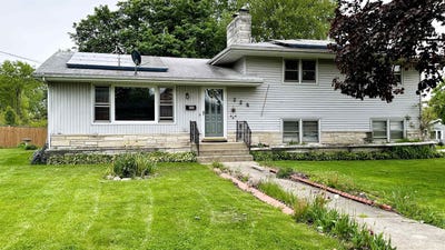 /international/us/220-beacon-drive-belvidere-il-110108018406/