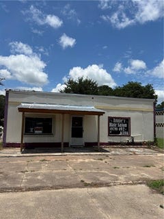 /international/us/807-post-oak-street-hearne-tx-110108641243/