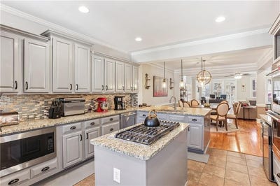 /international/us/520-vinings-estates-drive-se-mableton-ga-110103670495/