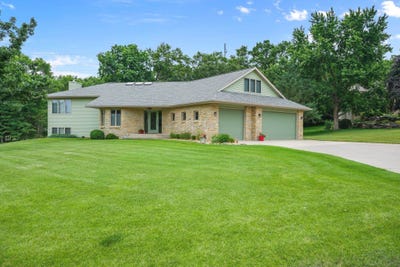 /international/us/n886-club-circle-drive-prairie-du-sac-wi-110100514142/