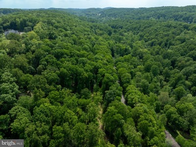 /international/us/1672-hollow-road-chester-springs-pa-110098992493/