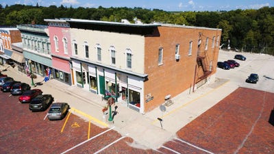 /international/us/101-w-market-street-mount-carroll-il-110102022168/