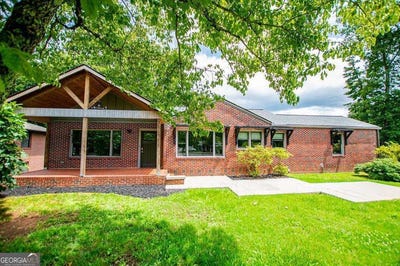 /international/us/2024-maple-street-carrollton-ga-110108981503/