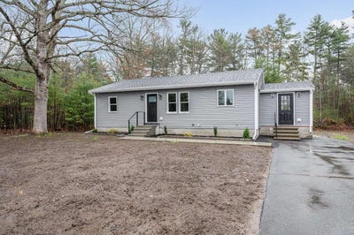 /international/us/4-tina-avenue-pelham-nh-110107859263/