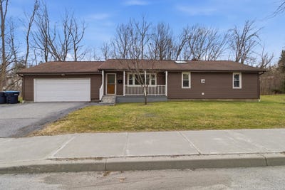 /international/us/212-dewey-street-bennington-vt-110108202303/