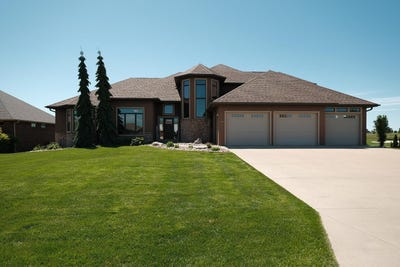 /international/us/995-colonial-street-sioux-center-ia-110108770172/