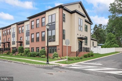 /international/us/15-e-hartwick-drive-skillman-nj-110100510154/
