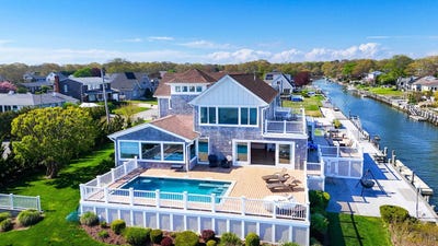 /international/us/43-tarpon-rd-east-quogue-ny-110110351296/