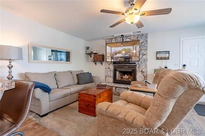 /international/us/2500-bay-point-lane-osage-beach-mo-110101338909/?lang=en
