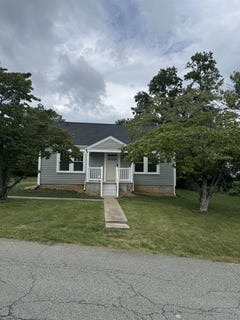 /international/us/102-wayne-ave-staunton-va-110108692745/