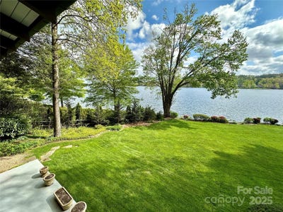 /international/us/43-chimney-point-lake-toxaway-nc-110100428618/?lang=zh-tw