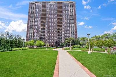 /international/us/27010-grand-central-parkway-floral-park-ny-110120416548/