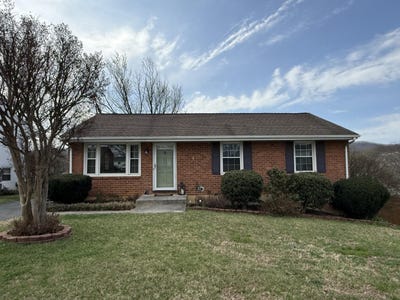 /international/us/822-moran-ave-salem-va-110107821902/