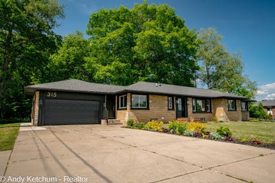 /international/us/315-w-40th-street-holland-mi-110108588198/