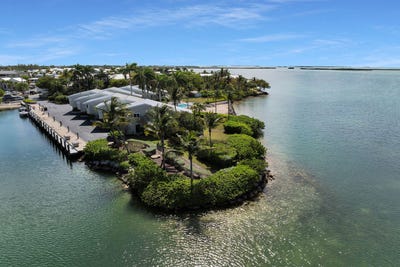 /international/us/28-jade-drive-big-coppitt-fl-110109187998/