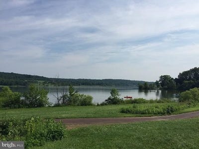 /international/us/102-windsong-drive-doylestown-pa-110099698731/