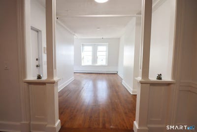 /international/us/187-bank-street-new-london-ct-110107885075/