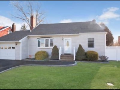 /international/us/10-bainbridge-avenue-melville-ny-110106176125/