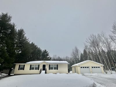 /international/us/933-e-hoadley-street-kingsford-mi-110106259147/