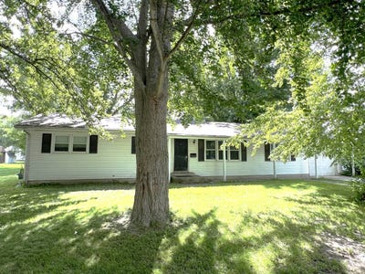 /international/us/609-minton-st-carlinville-il-110108382726/
