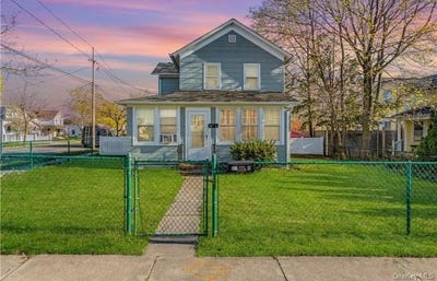 /international/us/40-amity-street-patchogue-ny-110107050251/