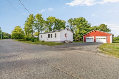 /international/us/364-turnpike-road-medway-me-110109555289/