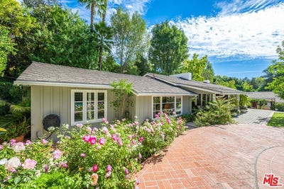 /international/us/16475-garvin-dr-encino-ca-110095543635/