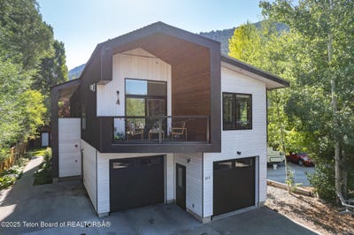 /international/us/265-crabtree-lane-jackson-wy-110108473997/