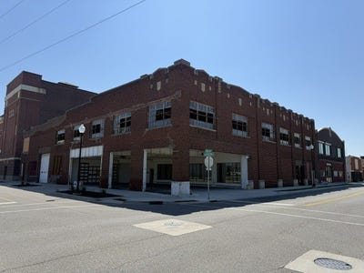 /international/us/147-n-walnut-street-danville-il-110119762051/