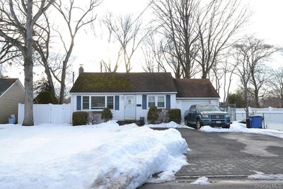 /international/us/1362-ackerson-boulevard-bay-shore-ny-110106214730/