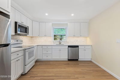 /international/us/17-artic-street-greenwich-ct-110106538097/