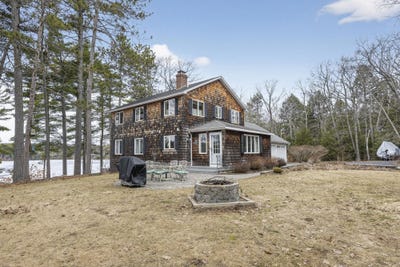 /international/us/71a-black-point-road-new-gloucester-me-110107401249/