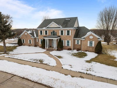/international/us/632-cambridge-drive-ripon-wi-110106624321/