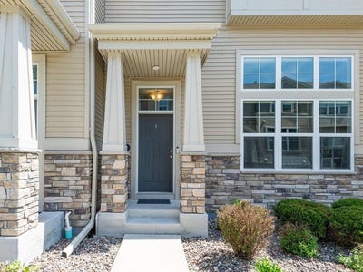 /international/us/7690-77th-way-victoria-mn-110108350876/