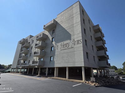 /international/us/1585-fort-henry-drive-kingsport-tn-110109981603/