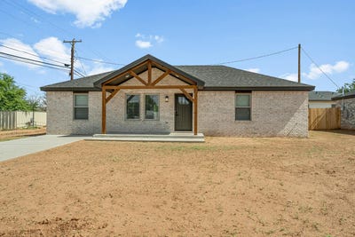/international/us/704-11th-street-abernathy-tx-110108533157/