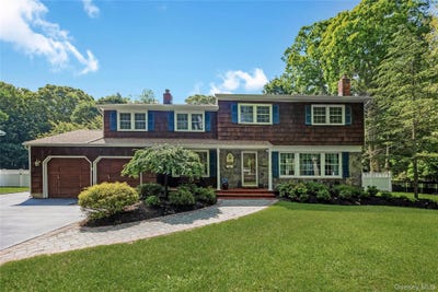 /international/us/28-cygnet-drive-smithtown-ny-110108666647/