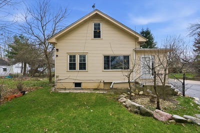/international/us/305-circle-road-fox-river-grove-il-110107196253/